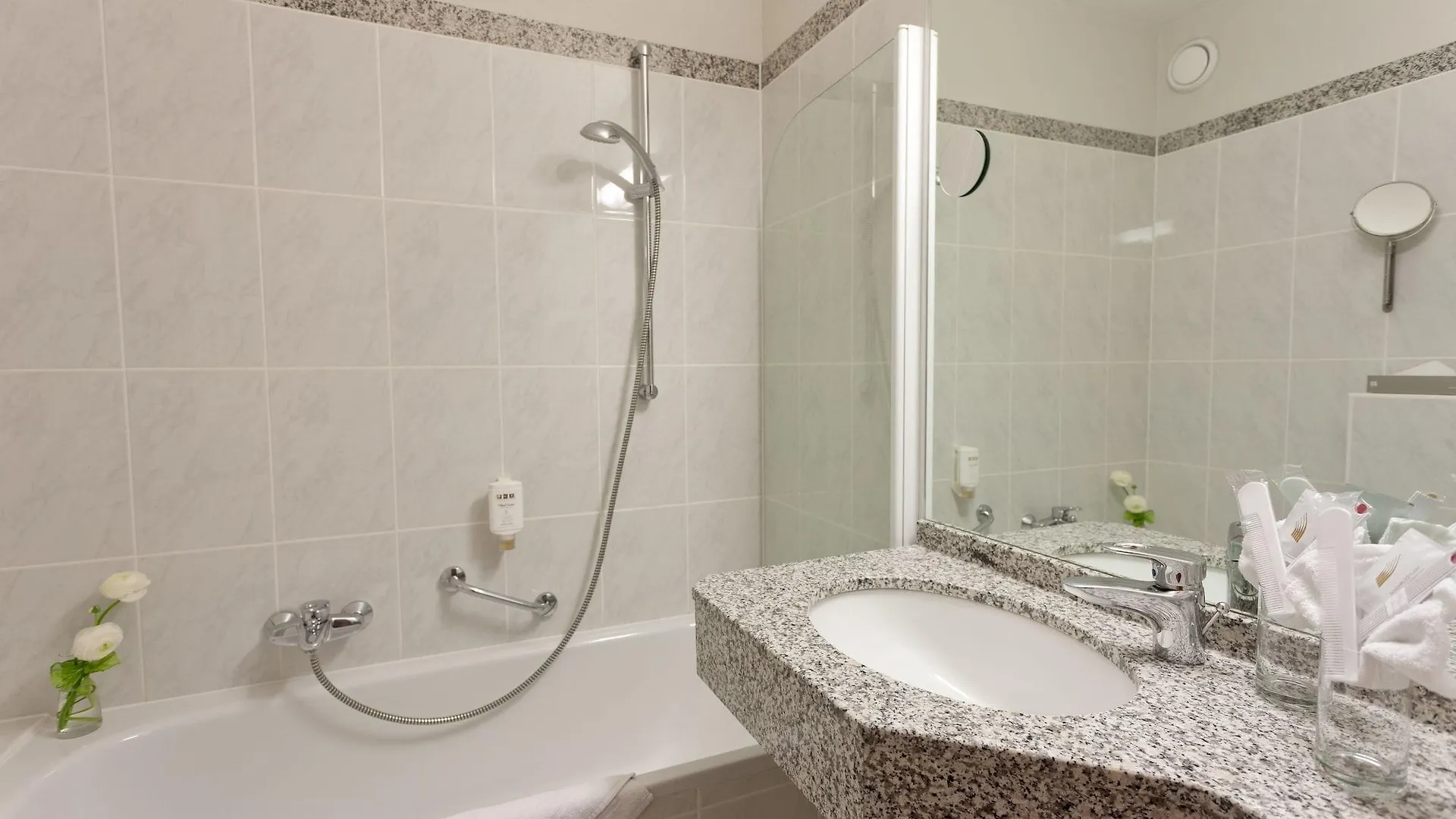 Hotel Königshof Garmisch-Partenkirchen 4*,